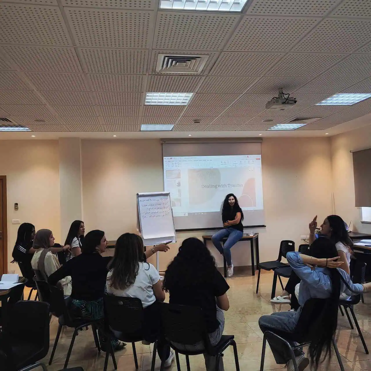 Illustrasjonsbilde, kvinner i klasserom. Musalah julegaveaksjonen 2025